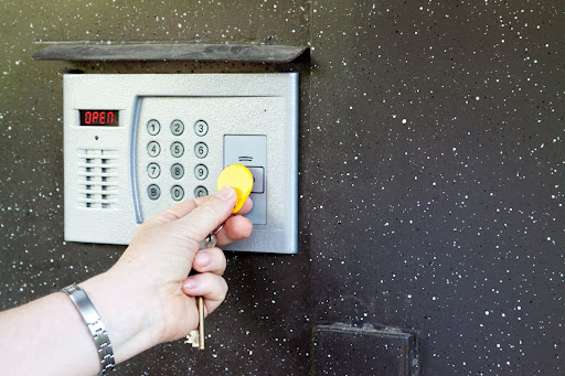 The Pros And Cons Of Electronic And Mechanical Locks In Beverly Hills